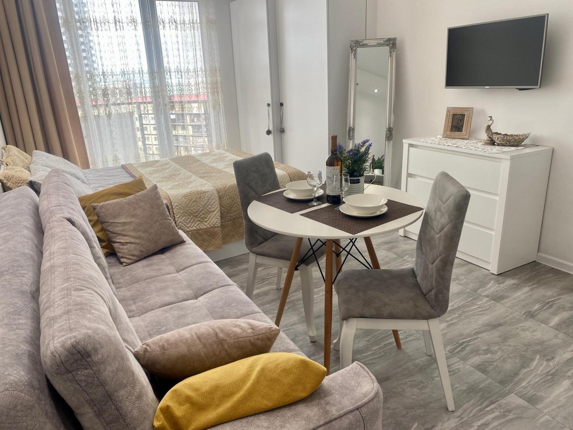 Real Palace Apartment Батуми Экстерьер фото