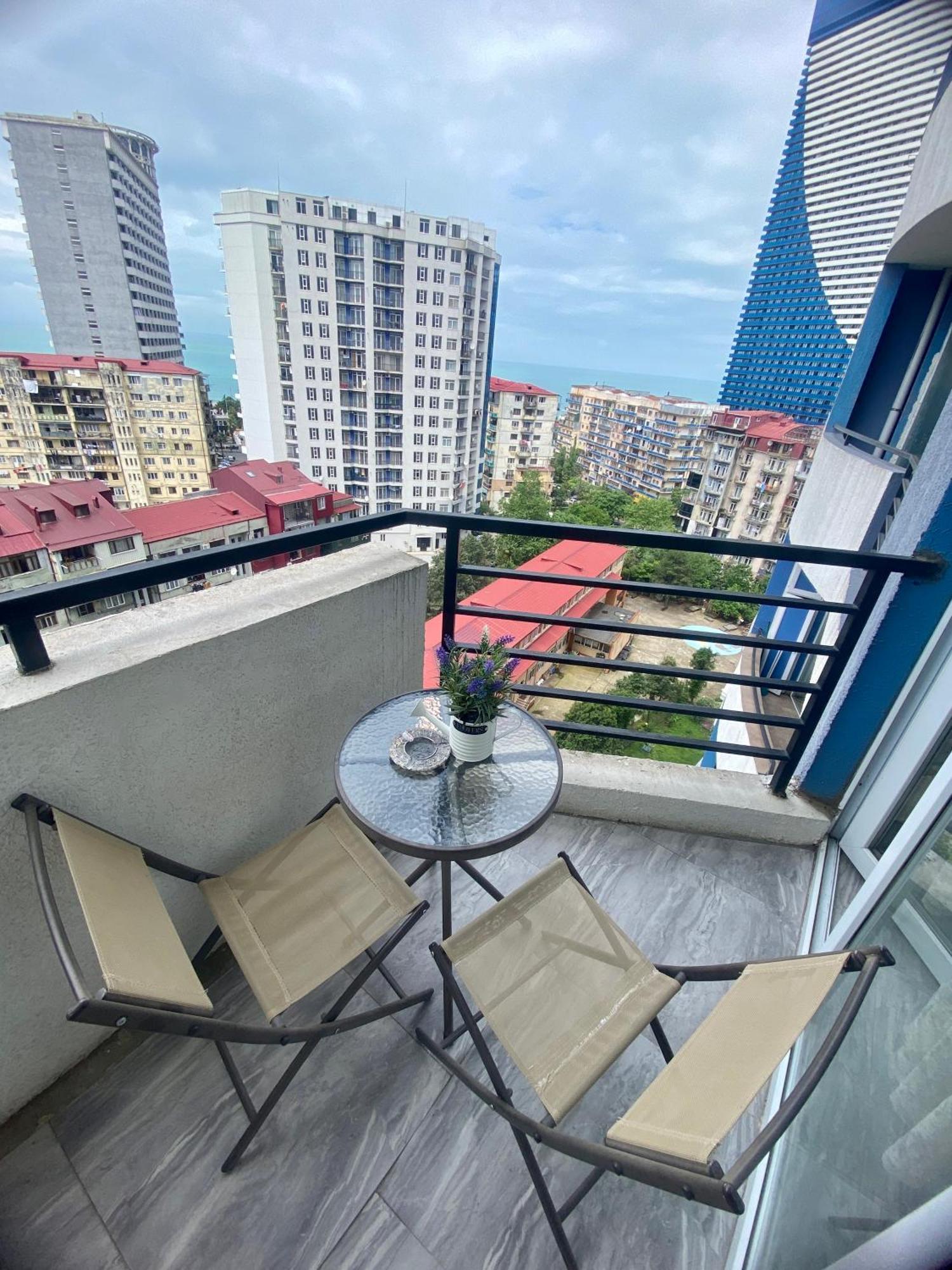 Real Palace Apartment Батуми Экстерьер фото