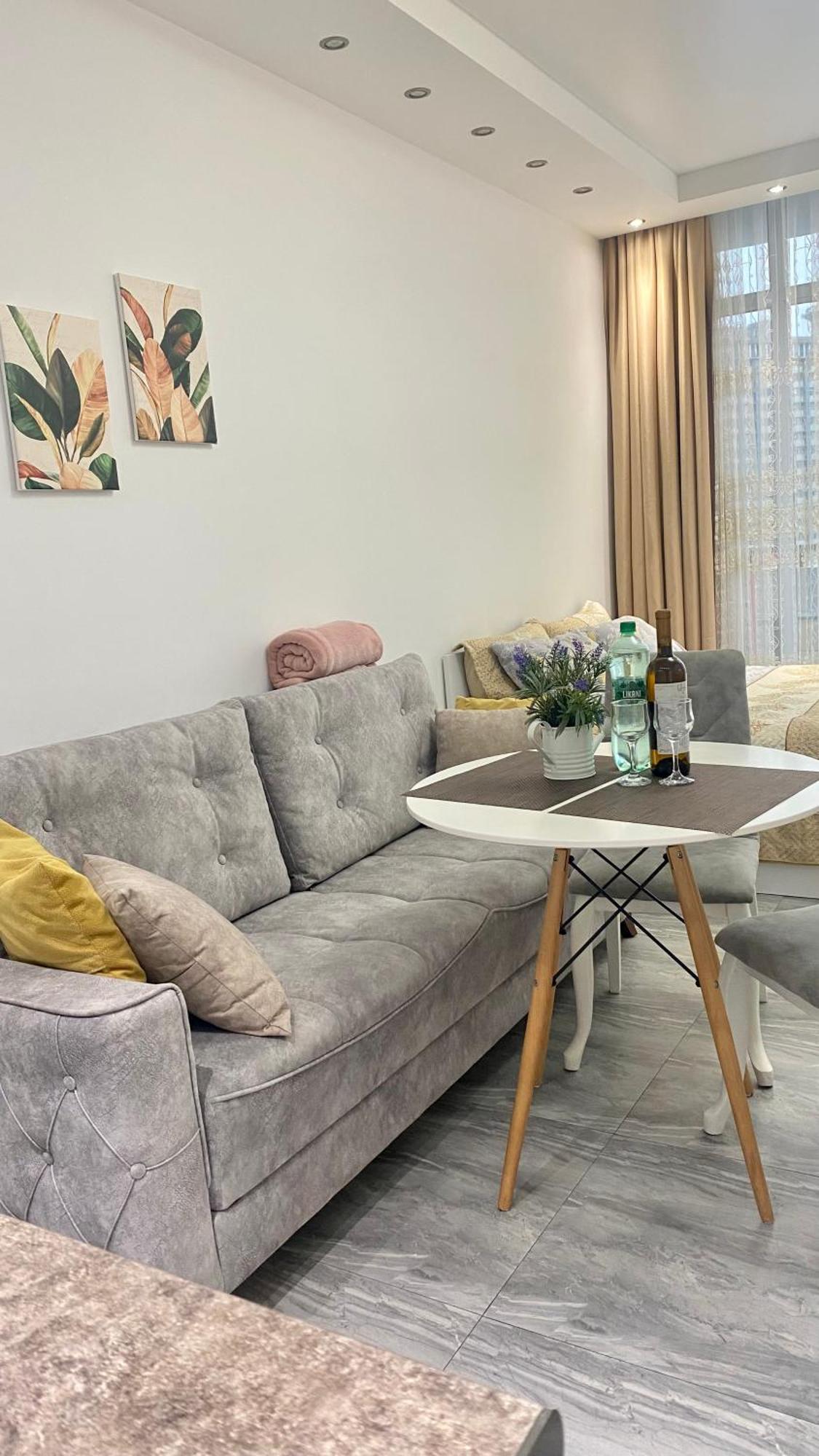 Real Palace Apartment Батуми Экстерьер фото